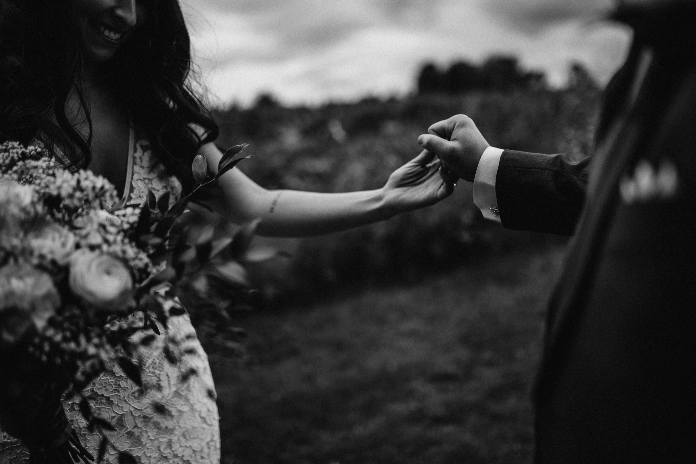 wedding photography - outdoor - black and white